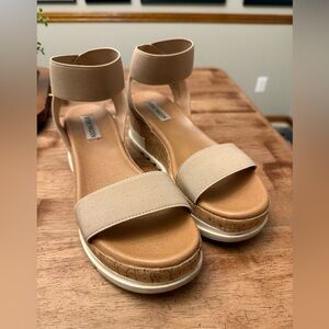 Steve Madden Elba Wedge Sandal Platform Ankle Strap - size 8.5 Tan